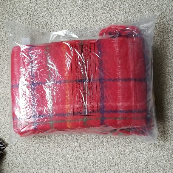 Hudson's Bay Scarf - Picture 7 of 7